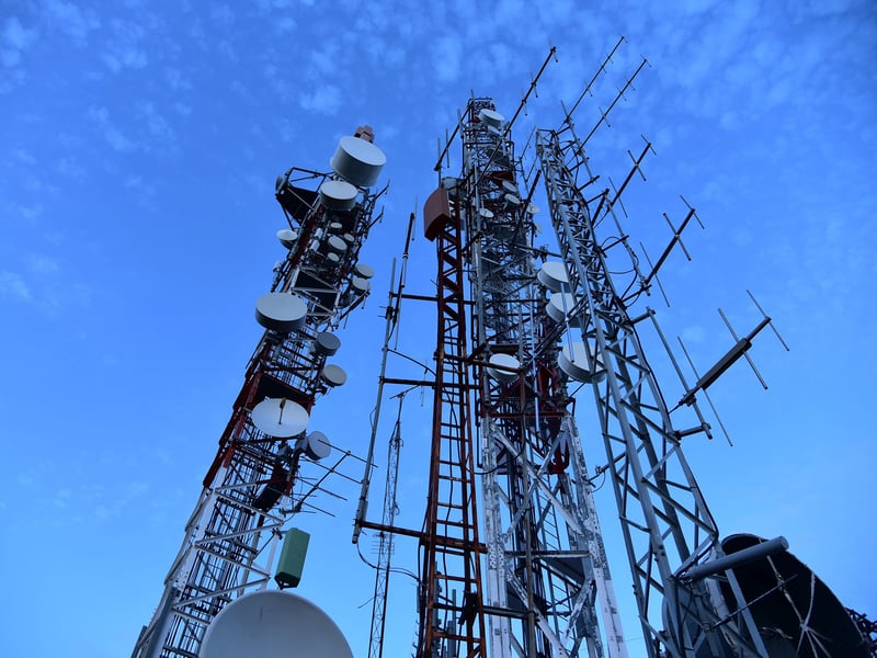 2019-10-17-alarmierung-mit-pager cell-tower-cellphone-masts-clouds-270286.jpg