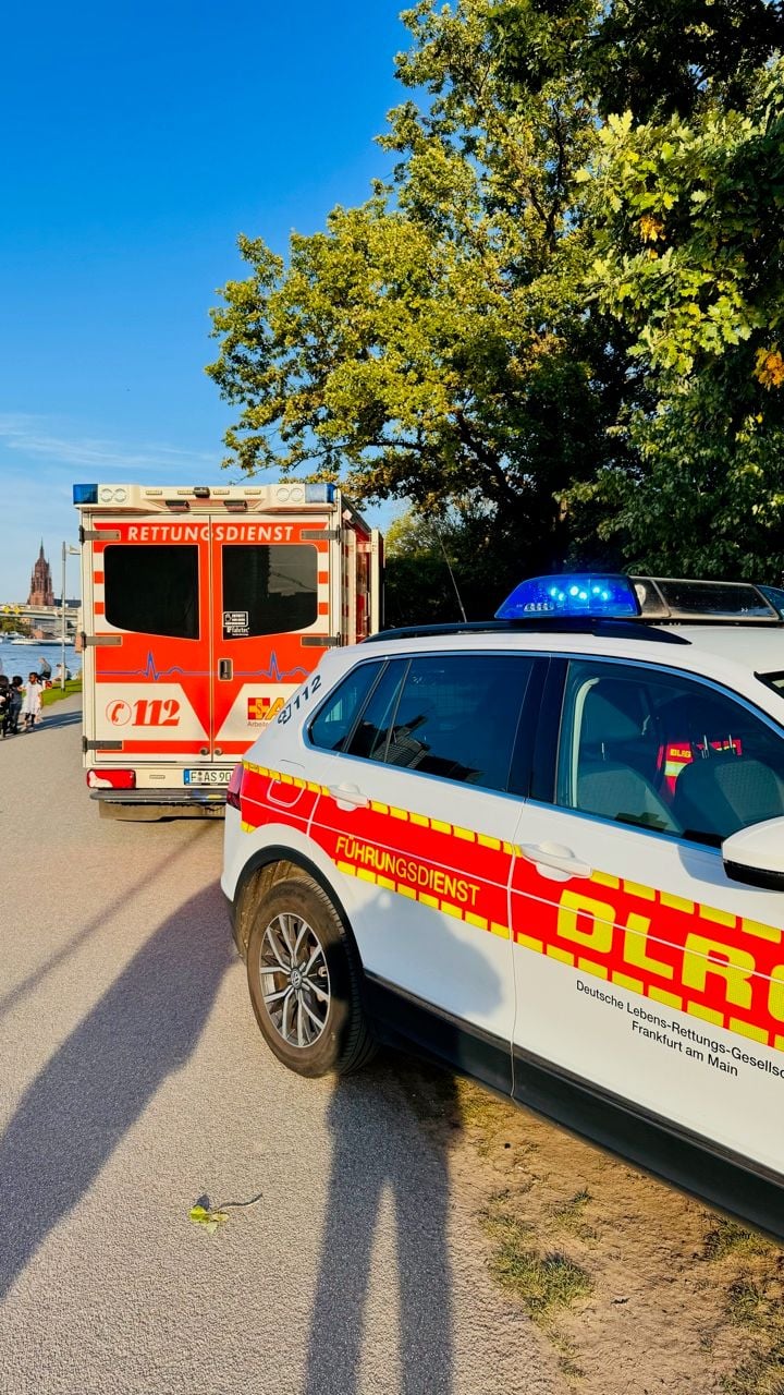 leistungsstarkes-alarmierungssystem-bei-der-dlrg-frankfurt-für-die-interne-alarmierung groupalarm_dlrg-frankfurt_einsatzfahrzeug.jpeg