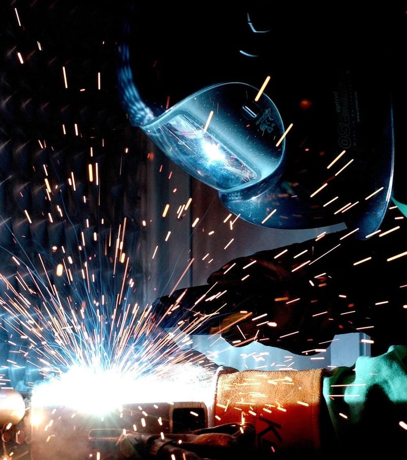2019-08-27-automatisierte-alarmausloesung-groupalarm-api construction-factory-industrial-73833.jpg