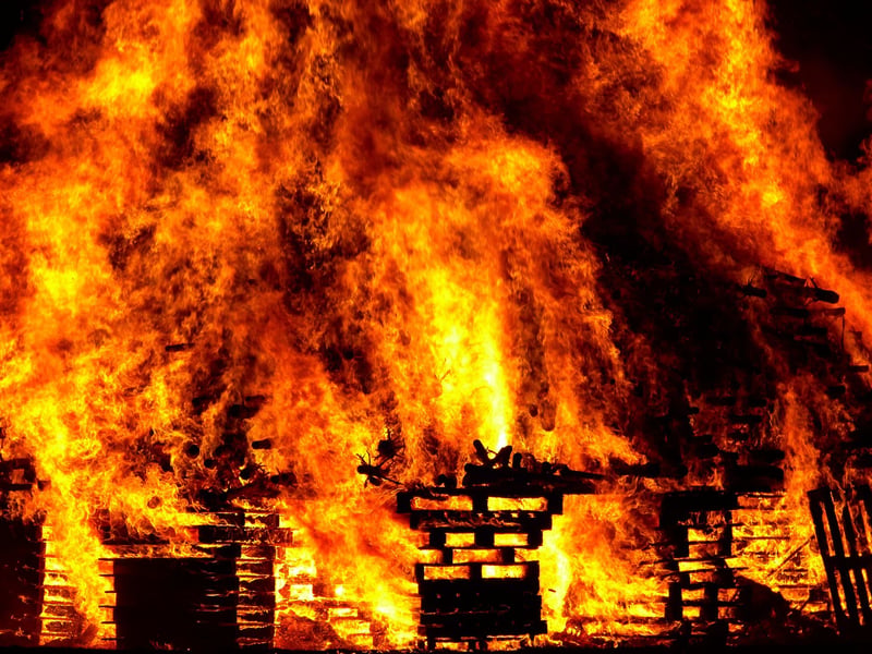 2019-11-14-gezielt-alarmieren-feuerwehr fire-warm-radio-flame-57461.jpg